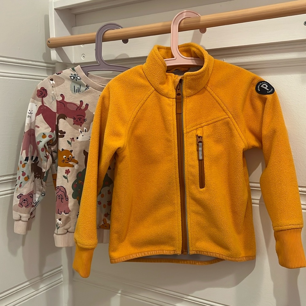 Polar o Pyret jacket 2-3 y ( size runs big )  and shirt (4-5y)